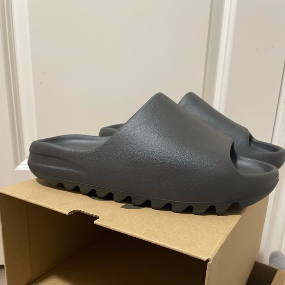 Basically brand new Onxy yezzy slides. - Picture 2 of 5